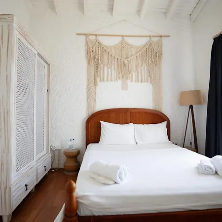 Rupa Alacati